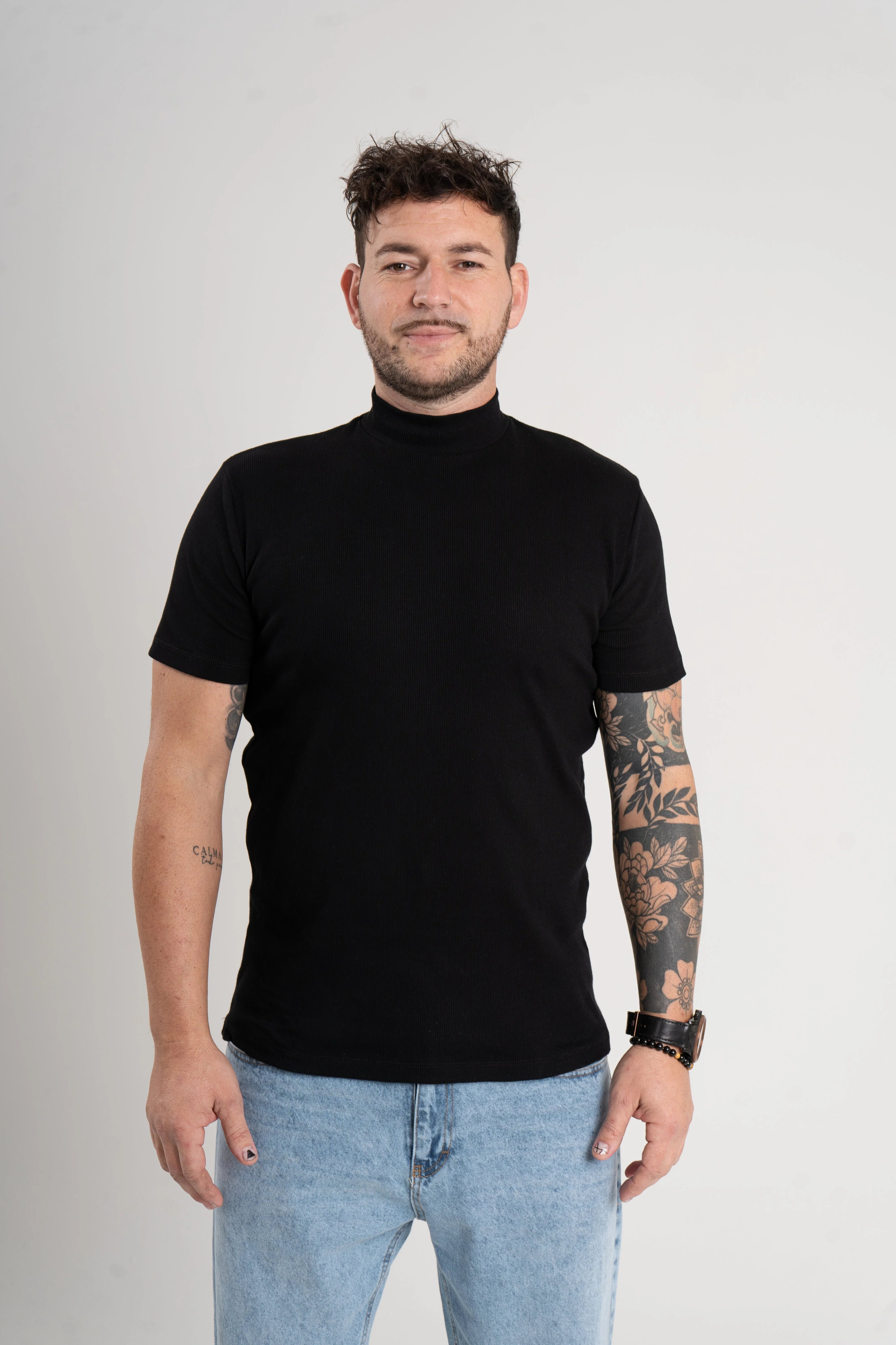 Polera Old Money – Cuello Alto, Manga Corta