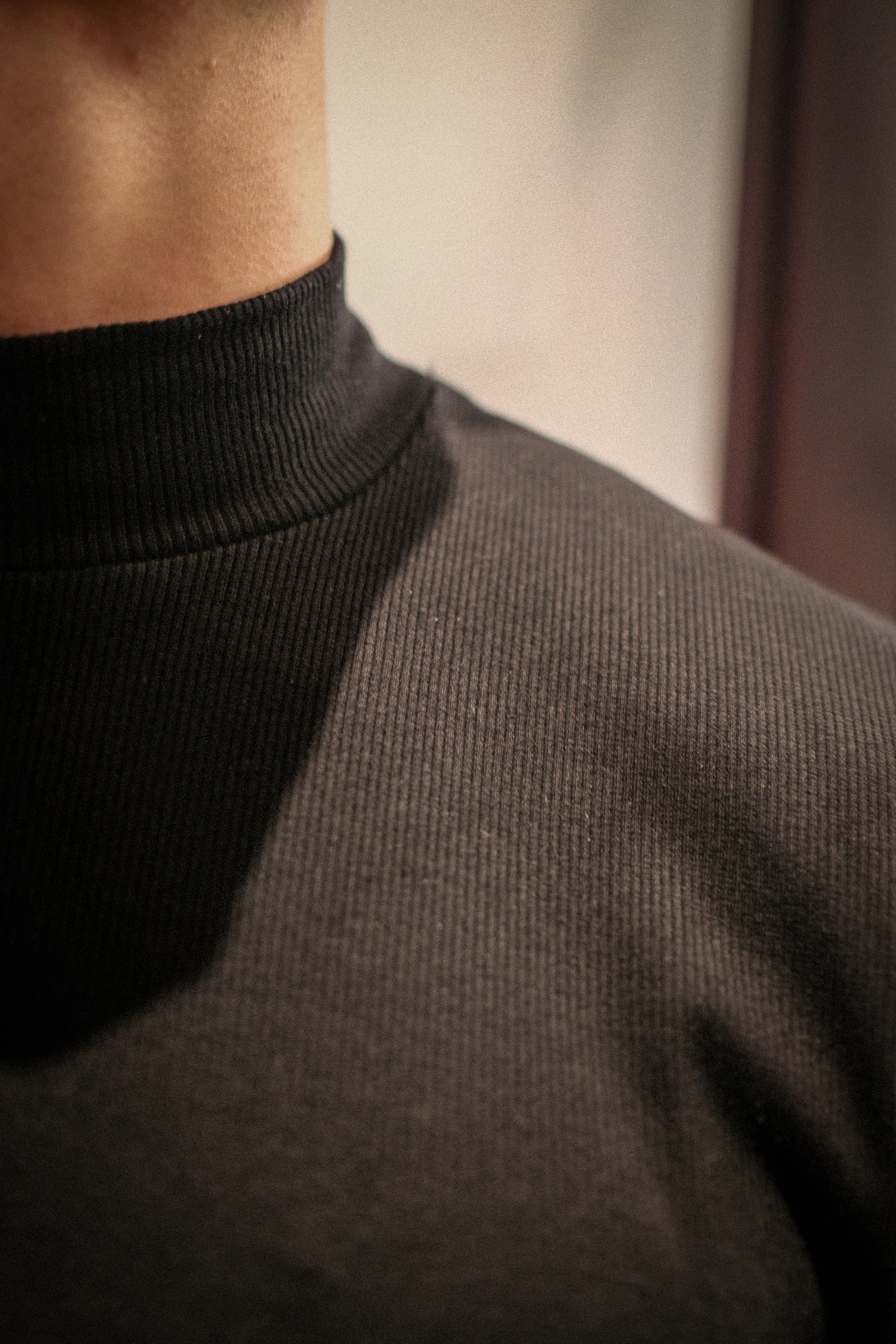 Polera Old Money – Cuello Alto, Manga Corta - Image 5