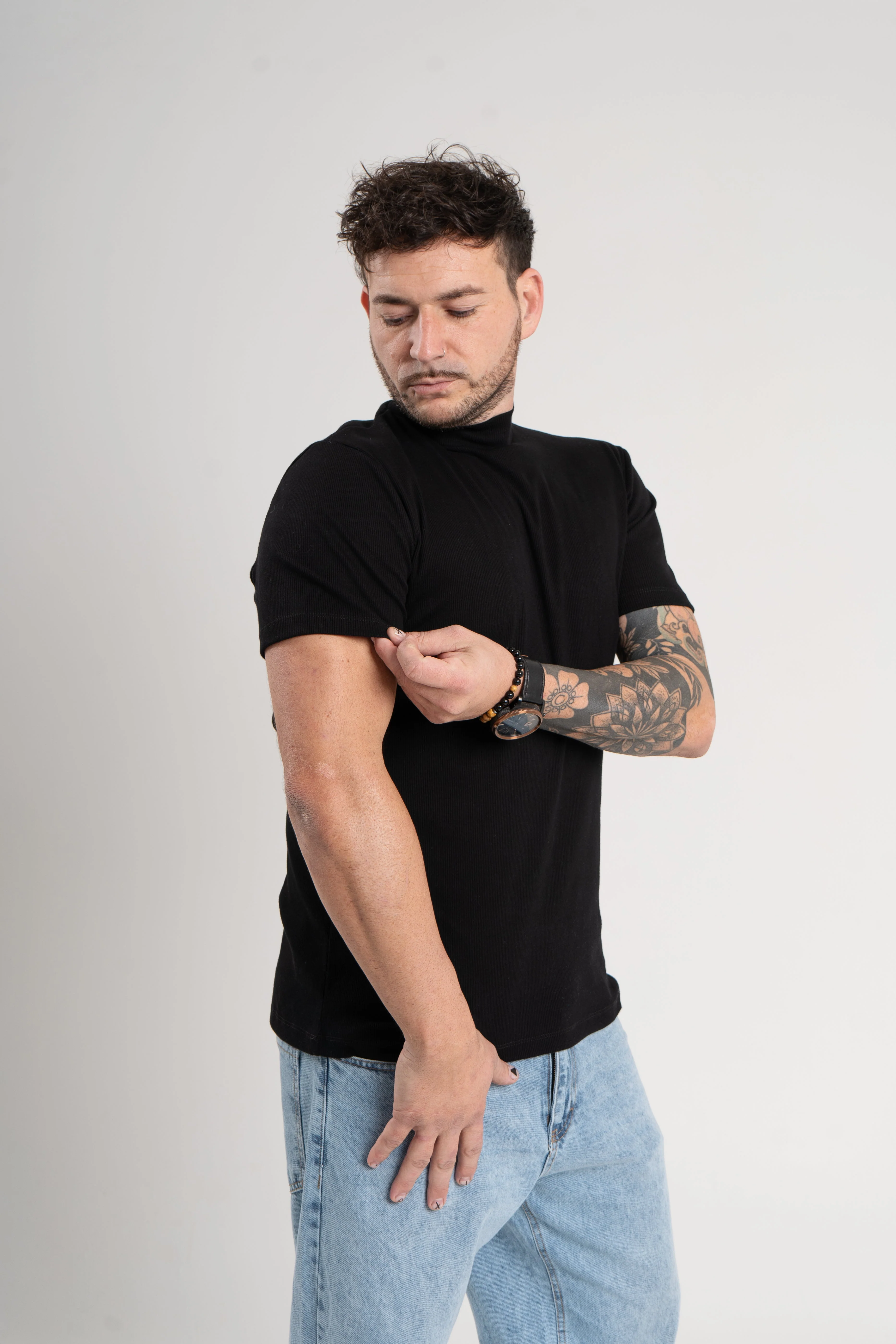 Polera Old Money – Cuello Alto, Manga Corta - Image 6