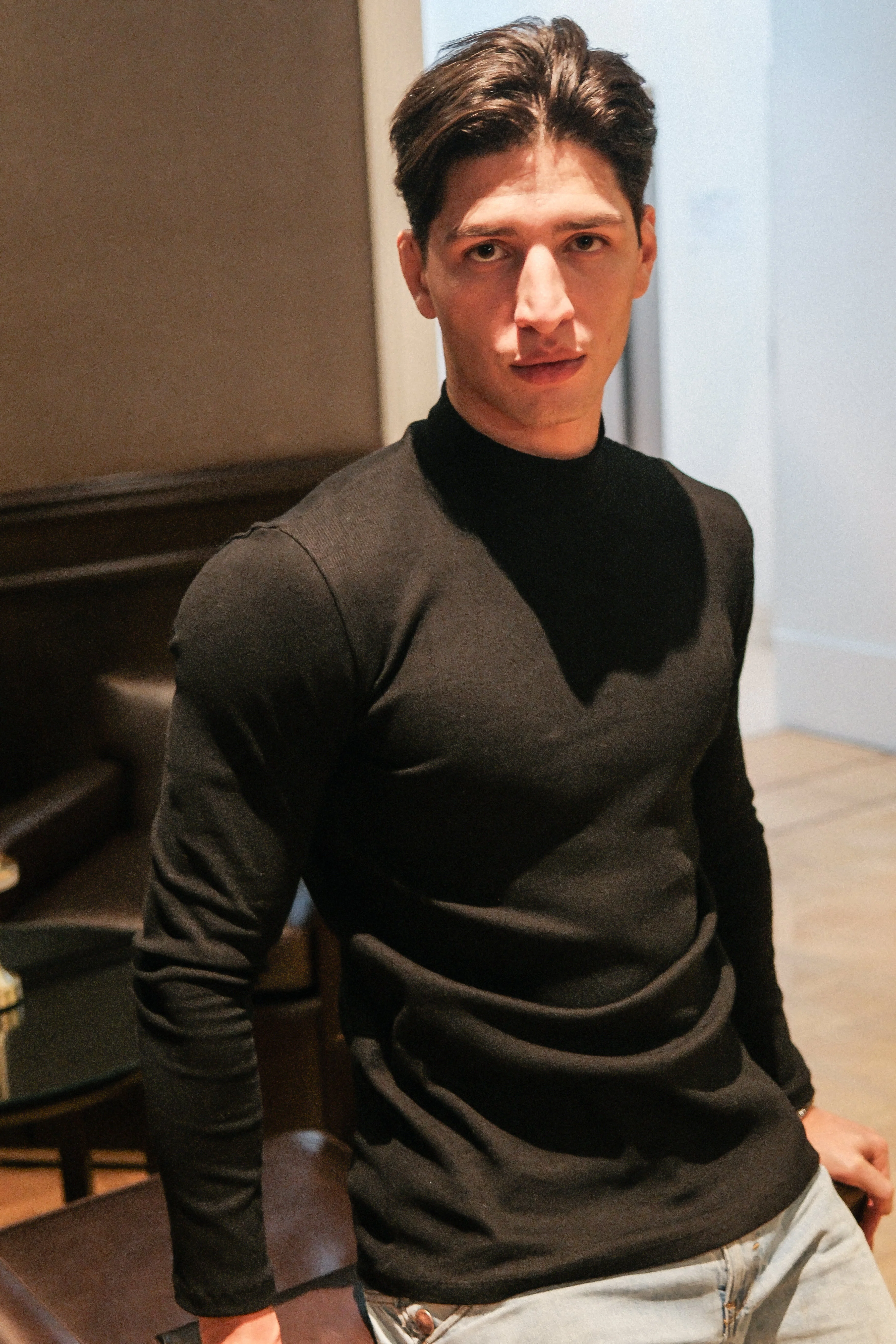 Polera Old Money – Cuello Alto, Manga Larga - Image 3